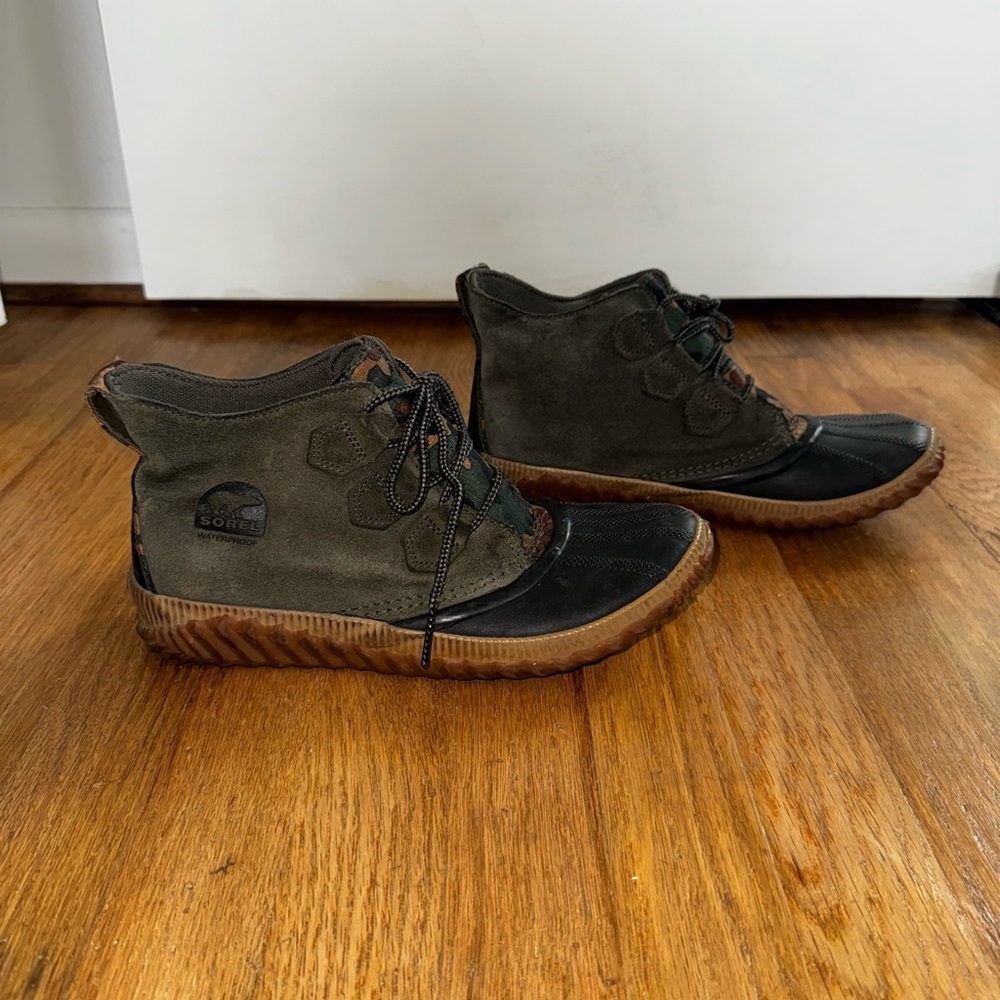Sorel Camo Olive Black Ankle Boots